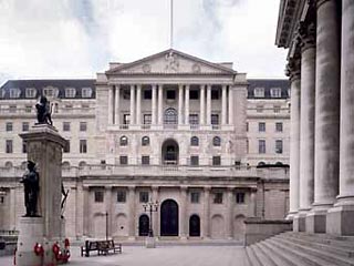 Банк Англии утром в пятницу заморозил активы и назвал имена 19 арестованных по подозрению в подготовке небывалого по разрушительности теракта, о чем стало известно накануне