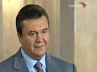 Украинский премьер Виктор Янукович прилетит в Москву на будущей неделе, чтобы обсудить цену на российский газ. Януковичу нужно разрешить самую болезненную для украинцев проблему и решить, таким образом, вопрос своего дальнейшего пребывания у власти