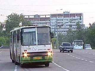 Хотя автобусные автопарки предлагают неплохую оплату труда, в них все равное ощущается нехватка людей, пишет газета "Комсомольская правда"
