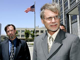 Суд в США обязал журналистов газеты The San Francisco Chronicle раскрыть свои источники 