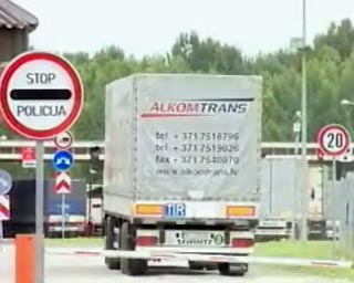На российско-латвийской границе скопились в пробке около 1200 грузовиков