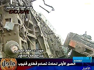 В результате столкновения поездов в Египте один из них перевернулся