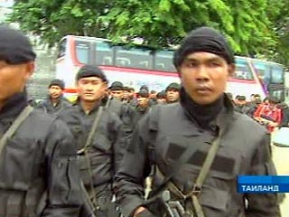Таиландская полиция обнаружила в четверг взрывное устройство в автомобиле неподалеку от резиденции премьер-министра страны Таксина Чинавата. Задержан один подозреваемый