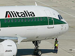 Два пассажирских самолета авиакомпании Alitalia столкнулись в четверг на земле