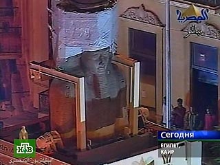 В Каире прошла уникальная операция по перемещению гигантской статуи египетского фараона Рамзеса II из центра египетской столицы к древним пирамидам Гизы