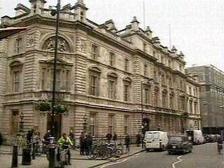 Иностранцы скупили за последние 12 месяцев более половины выставленных на продажу объектов лондонской недвижимости стоимостью от 2 до 4 млн фунтов стерлингов