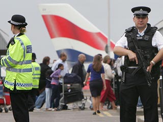 Подозреваемых в террористическом заговоре в Британии оставили под стражей