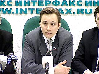 В пятницу прозвучало заявление члена Генсовета партии власти Игоря Игошина, который посоветовал "правым" последовать примеру объединяющихся на левом фланге партий и создать единую политическую организацию