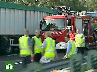 Во Франции автобус с российскими туристами столкнулся с грузовиками