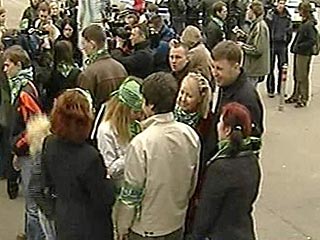 Hа площади Кирова в Петрозаводске, столице Карелии, в субботу прошел малочисленный митинг в поддержку коренных жителей Кондопоги, передает "Интерфакс". В акции приняли участие всего 30 человек