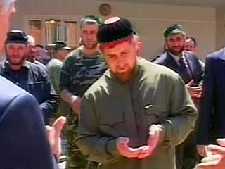 Команда Кадырова, к которой так или иначе относится вся новая чеченская элита, взяла курс на экономическую самостоятельность. Чеченский парламент на прошлой неделе одобрил и передал в Госдуму на правах законодательной инициативы законопроект