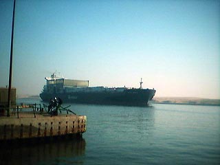 В Суэцком канале затонуло египетское судно