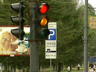 В российских городах появляются "коммерческие" светофоры и "лежачие полицейские"
