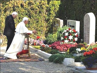 Папа завершает сегодня на ностальгической ноте шестидневный апостольский визит в родную Баварию. В Регенсбурге он посетил могилы родителей и старшей сестры