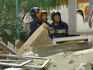Два человека погибли, десятки человек ранены в результате обрушения трехэтажного жилого дома в крупнейшем городе северной Италии Милане