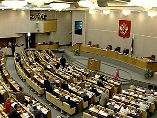 Государственная Дума РФ может уже в октябре-ноябре рассмотреть законодательную инициативу чеченских парламентариев о снятии ограничений с целью предоставить президенту РФ возможность избираться на третий срок