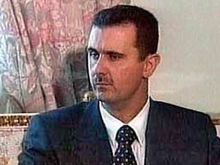Президент Сирии Башар Асад не исключает возможности возникновения новой войны в регионе. "Эта вероятность все увеличивается, поскольку Израиль в поисках выхода из внутреннего кризиса и для возвращения доверия к себе готовится к новой авантюре"