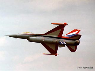 На голландской авиабазе Фолкел в четверг потерпел аварию истребитель-бомбардировщик F-16 Королевских Нидерландских ВВС, сообщило министерство обороны страны
