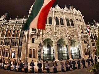 Без серьезных инцидентов прошли антиправительственные выступления в центре Будапешта в четверг вечером и в ночь на пятницу. В манифестации приняли участие около 7 тысяч человек, после полуночи их оставалось не более 500