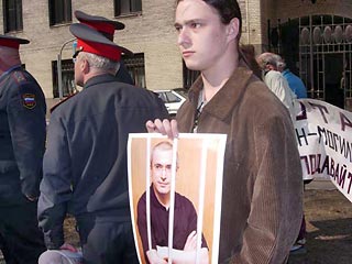 Правозащитники отметят годовщину приговора Михаилу Ходорковскому пикетом в центре Москвы