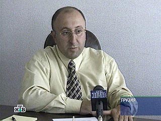 Грузинский министр иностранных дел Гела Бежуашвили обвиняет Россию в том, что она оказывает давление на республику. Министр видит цель в том, чтобы привести свою страну в НАТО. По его словам, 80% населения Грузии поддерживает вступление страны в НАТО