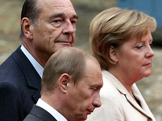 Президент РФ Владимир Путин заявил о схожести позиций руководителей России, Франции и Германии по основным внешнеполитическим проблемам