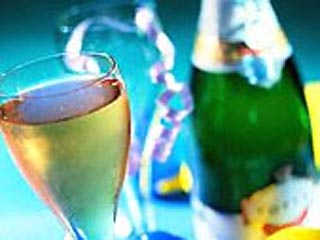 "Московский комсомолец": россияне останутся на Новый год без шампанского
