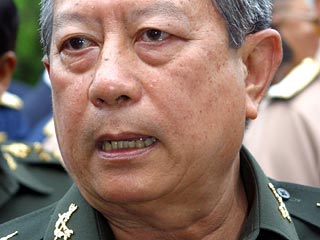 Новым премьер-министром Таиланда станет член тайного совета при короле, бывший главком сухопутных войск отставной генерал Сурайуд Чуланонт