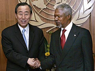 Южная Корея ведет агрессивную кампанию в поддержку Бан Ки Муна, корейского министра иностранных дел и торговли, а ныне фаворита в борьбе за право в конце года сменить Кофи Аннана на посту главы ООН
