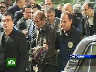 В Тбилиси сегодня около 14:00 по московскому времени городской суд начал в закрытом режиме рассмотрение дела четырех российских офицеров, задержанных 27 сентября в Батуми и Тбилиси