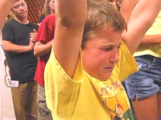 В США на экраны вышел документальный фильм "Лагерь Иисуса". Речь в нем идет о детском летнем лагере пятидесятников, носящем название "Дети в огне"