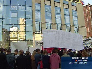 Обманутые вкладчики компании "Социальная инициатива" четвертый день продолжают голодовку в недостроенном здании в центре Москвы