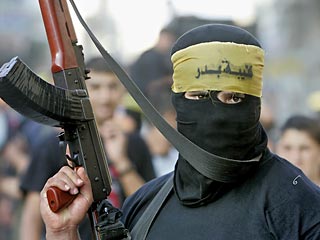Военизированное крыло "Фатх" - "Бригады мучеников Аль-Аксы" - угрожают уничтожить руководство "Хамаса", в том числе лидера движения Халеда Машаля