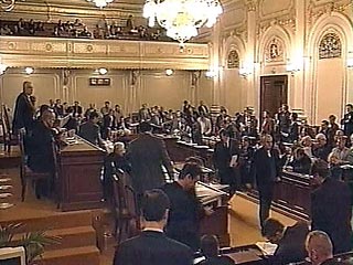 Чешский парламент впервые вынес вотум недоверия правительству
