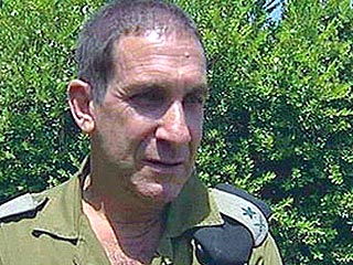 Командование армии обороны Израиля уволило в отставку генерал-майора Ифтаха Рон-Таля за публичную критику операции против ливанского шиитского движения "Хизбаллах"