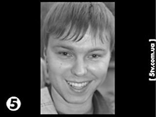 Сотрудник программной службы "5 канала", студент-заочник Киевского национального экономического университета Евгений Опанасюк скончался в здании вуза от многочисленных ножевых ранений во второй половине дня в четверг