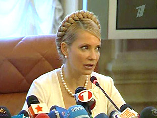 Юлия Тимошенко бросила в депутата Партии регионов своим ожерельем из фальшивого жемчуга