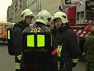 В центре Москвы горит пятиэтажное общежитие