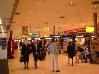 Один из терминалов лондонского аэропорта Heathrow эвакуирован из-за подозрительного пакета