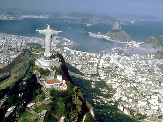 Символ Бразилии - статуя Христа в Рио-де-Жанейро - отмечает 75-летие