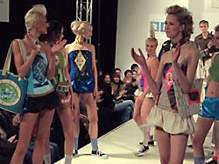 Российская неделя моды (Russian Fashion Week), открытие которой было запланировано на среду 18 октября в Парке Горького, на грани срыва