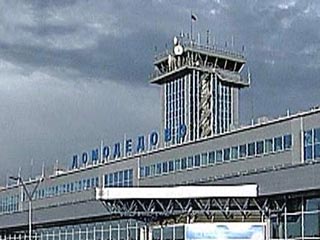 В московском "Домодедово" загорелся самолет. В аэропорту это опровергают