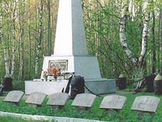 На одной стороне памятника вандалы написали белой краской "EESTI VABA" ("Эстония свободна"), на другой стороне изображена звезда Давида и надпись "JUDE" ("Евреи")