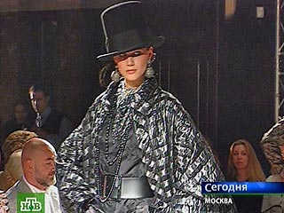 Russian Fashion Week претендует на признание мировым сообществом моды благодаря такому же формату и профессиональным стандартам, которые используют организаторы Недель моды в Милане и Лондоне