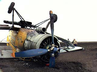 Из-за ухудшения погодных условий, Ан-2 пошел на жесткую посадку и разбился