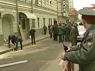 Взрывное устройство разорвалось на подоконнике налоговой инспекции на Долгоруковской улице столицы