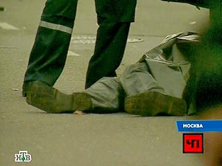 Как стало известно, в районе дома N8 на Малой Пироговской улице сотрудники правоохранительных органов проводили операцию по задержанию преступников, которые оказали вооруженное сопротивление
