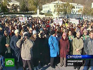 Массовая драка между противниками выборов главы администрации и милицией произошла сегодня в Дальнегорске