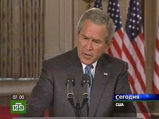 Президент Джордж Буш заявил сегодня, что готов пойти на "изменения в тактике для достижения победы в Ираке", но не в стратегии. В традиционном субботнем радиообращении к согражданам он признал, что снизить накал межконфессионального насилия в Ираке не уда