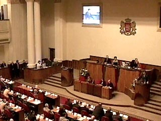 Парламент Грузии обсуждает предложение Саакашвили о досрочных президентских выборах